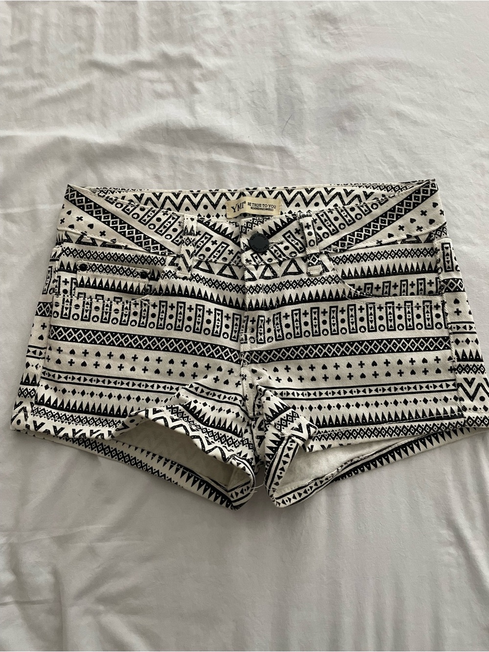 YMI Black & Ivory Aztec Print Stretch Jean Shorts Size 0